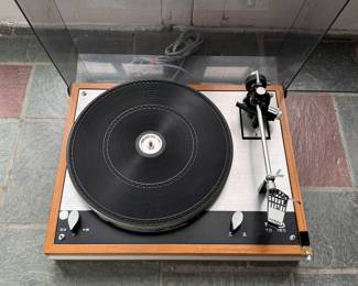 Thorens Td 160 In Vintage Record Player. Photo 1 of 3.