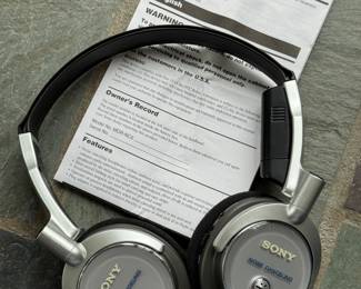 Sony MDR-V300 Noise Canceling Headphones. Photo 1 of 2.
