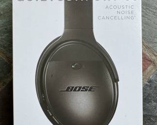 Bose Quiet Comfort 35 Acoustic Noise Canceling Wireless Headphones. Photo 1 of 2.