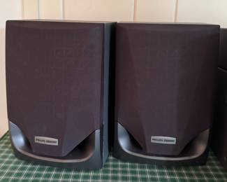 Phillips Magnavox Mini HiFi System & Pair of Phillips Magnavox Speakers. Photo 2 of 2.