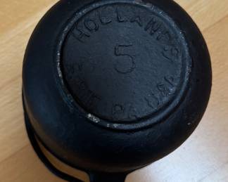 Vintage Cast Iron Pots. Photo 5 of 5.