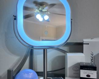 LED Light-Up Vanity Mirror – Touch Sensor, Adjustable Brightness, and Rotating Stand