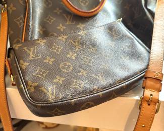 Louis Vuitton Monogram Canvas Speedy Bandoulière 30 – Classic Top Handle Bag with Crossbody Strap