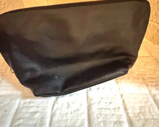KUSSHI Black Makeup Bag – Premium Travel Cosmetic Organizer with Zipper Closure