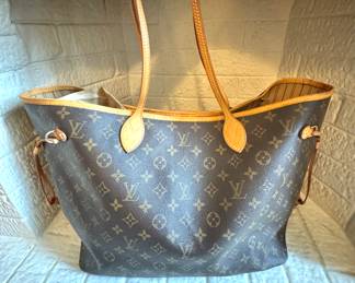 Louis Vuitton Neverfull MM Monogram Canvas Tote – Classic Luxury Designer Handbag