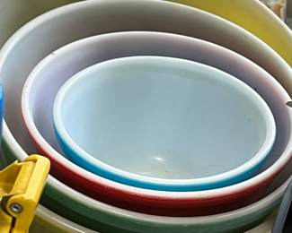 vintage pyrex nesting bowls