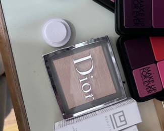 Dior Backstage Glow Face Powder – Universal Highlighter (Luxury Radiance Finishing Powder)