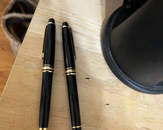 MONTBLANC
Meisterstuck gold 14K
pair