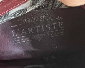 L'Artiste Spring Step