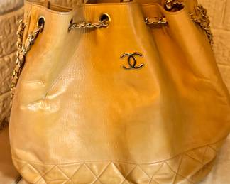 Chanel Vintage Drawstring Bucket Bag – Quilted Tan Leather Shoulder Bag with Gold Chain Strap