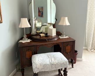 Antique Makeup Table Matching Glass lamps