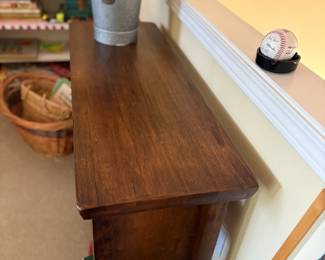 Accent table