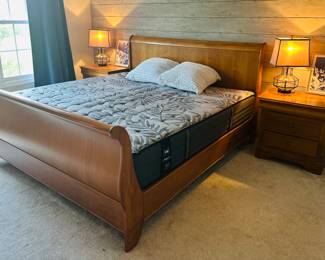 Beautiful wood king size bed, bedroom set 