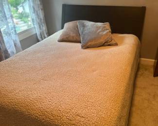 Full size bed, new mattress 
