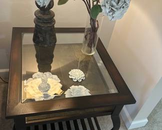 Pair of end tables 