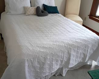 queen bed and frame 