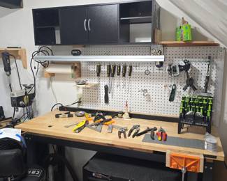 nice work bench and misc tools 