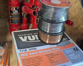 bottle jacks x 4 plus welding wire and accessories 