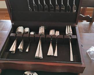 silver plate flatware set 