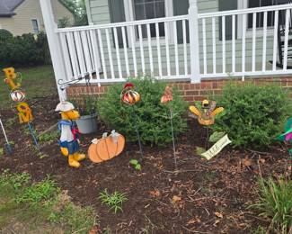 awesome yard art 