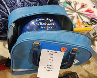 BOWLING BALL AND BAG