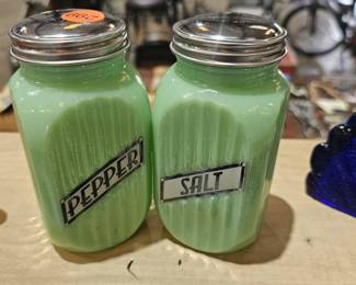 JADEITE SALT AND PEPPER