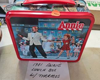 VINTAGE ANNIE LUNCHBOX