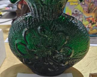 VINTAGE MCM WAYNE HUSTED VASE GREEN