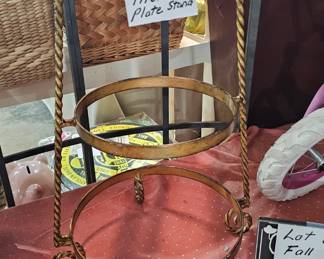 THREE TIER METAL PLATE STAND