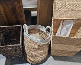 HAMPER WICKER LOT