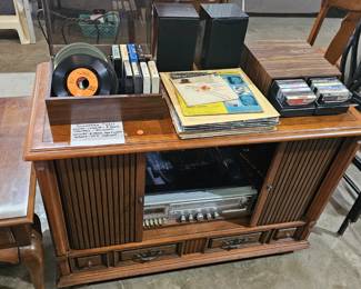 RECORD PLAYER / RECORDS / TAPES ETC