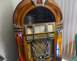 Original Vintage Wurlitzer Jukebox.....Famous "Happy Days" Model 