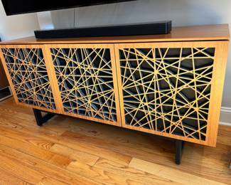 Bose Soundtouch 300 soundbar and credenza