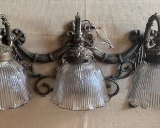 Hardwire three light vanity lighting