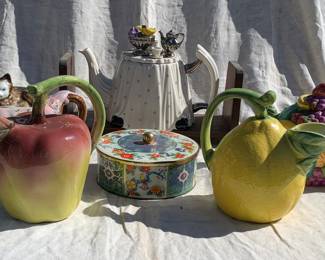 Unique teapots and jugs