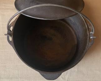 Cast iron pot