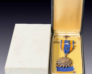 Named & Cased WWII Air Medal with Oak Leaf Cluster - T/Sgt Albert Kapnick, Air Corps