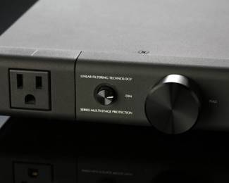 Furman Elite-15i Power Conditioner & Surge Protector for Home Theater / Pro Audio
