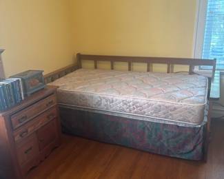 Trundle bed