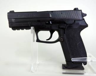 German Sig Sauer/ Sig Sauer SP2022 9mm Para Pistol SN# SP0186838, Blackhawk Hip Holster, Paperwork, In Hard Case 
