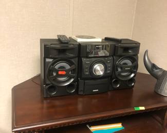 shelf stereo
