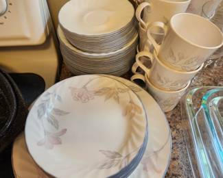 Set of Corelle dishes