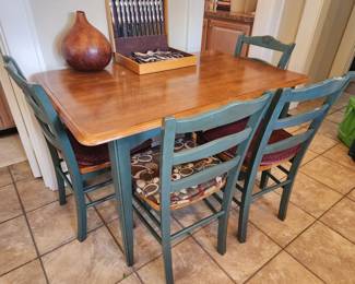 Dinette set w/4chairs