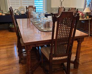 Stunning Century Furniture dining room table w two end extensions. 