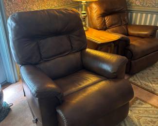 2 like new leather Lazy Boy Recliners, Dropleave side table