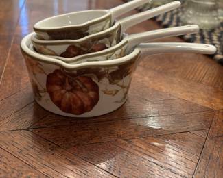 William Sonoma measuring cups