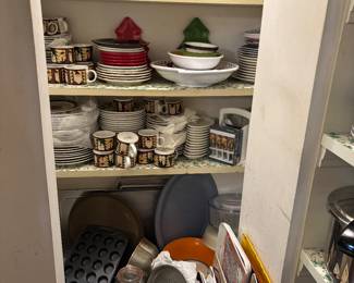 Pots and Pans, bakeware, cutting boards - detailed description to follow