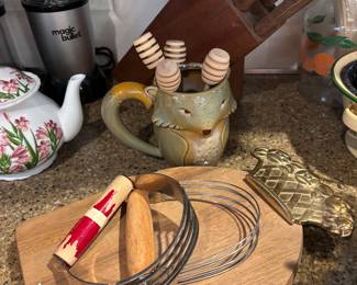 Vintage Pastry Cutters, honey spools, knive carving set