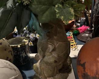 Frog ceramic vase with floral
