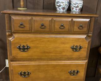 Maple Traditional Chest of Drawers